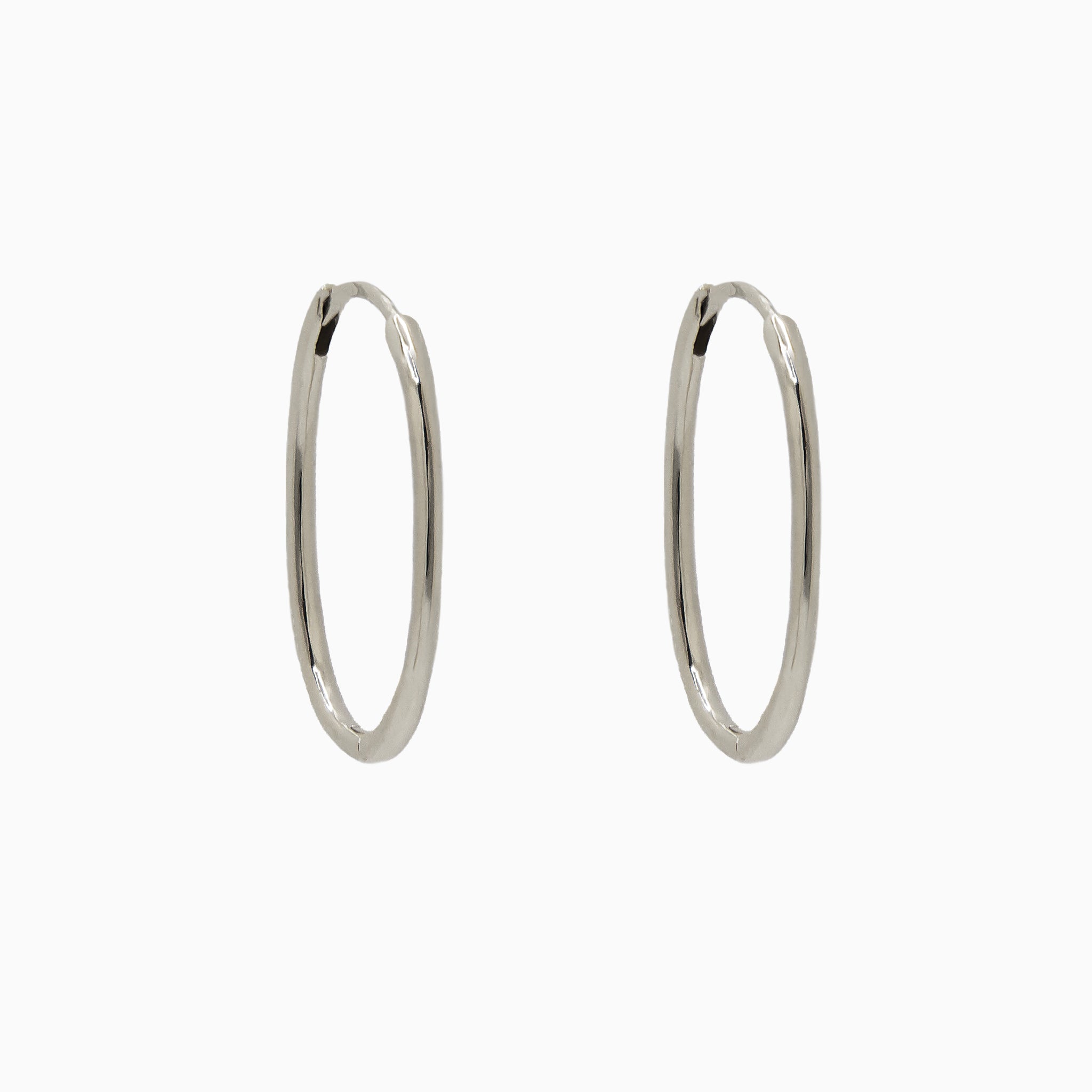 14k White Gold 19mm x 13mm Hinged Everyday Oval Hoop Earrings